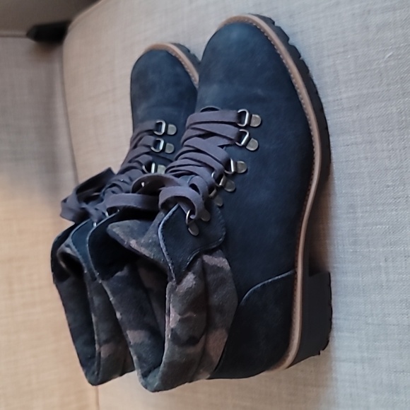 Boots - Picture 2 of 3